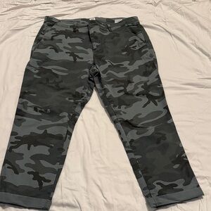 GAP Girlfriend Khaki Camouflage Pants 12
